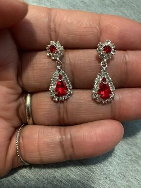 Vintage Red Teardrop Crystal Drop Earrings - Unbranded